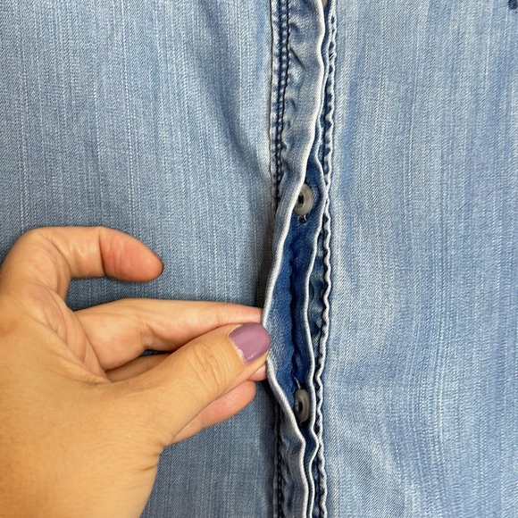 HOLDING HORSES ANTHRO Embroidered Button Down Blue Chambray Shirt Sz Medium - Picture 5 of 9